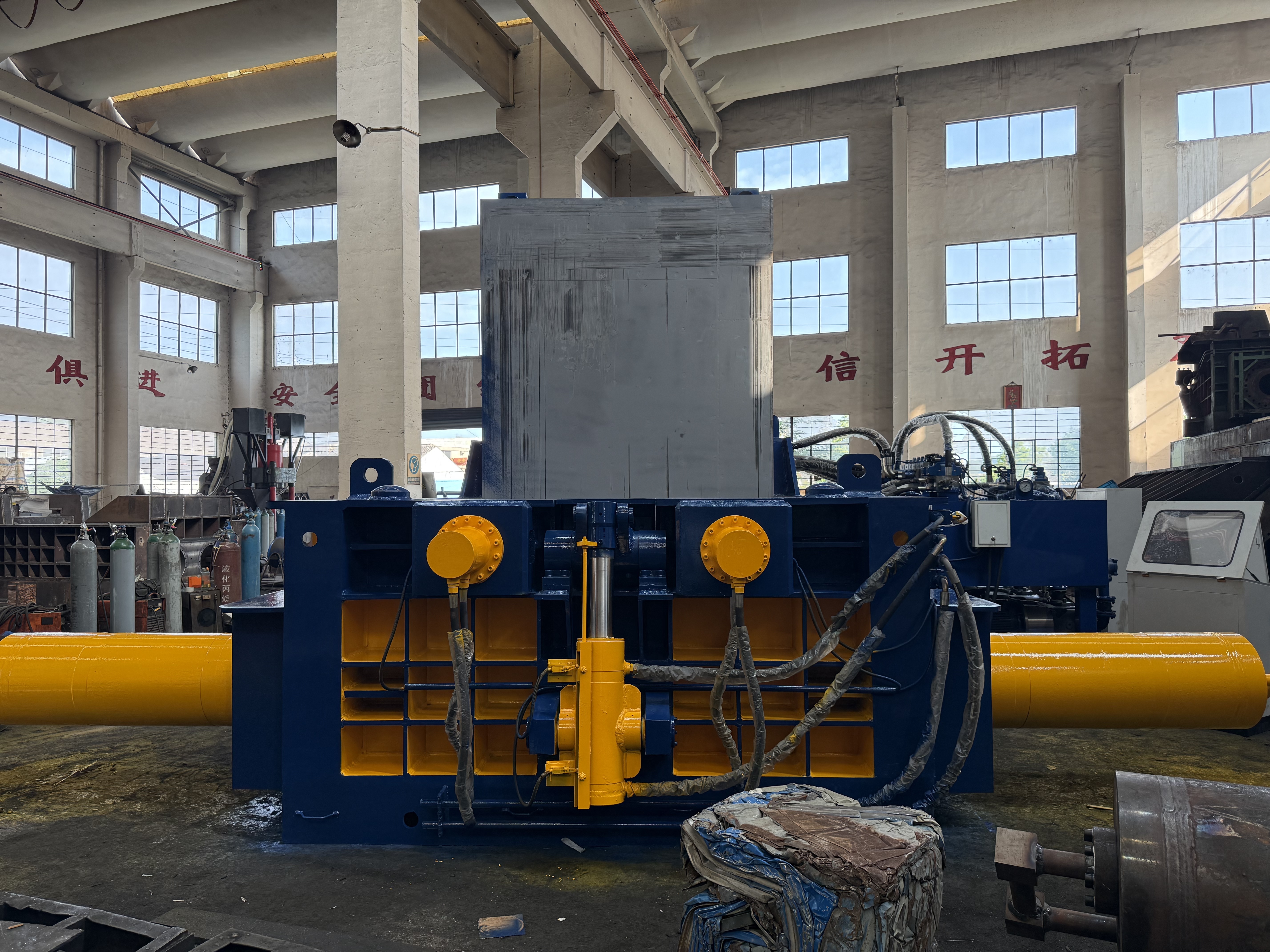 Laatste bedrijfsblogs Indiase Recyclingfabriek verbetert productie met twee Y81-315 hydraulische metaalpersen